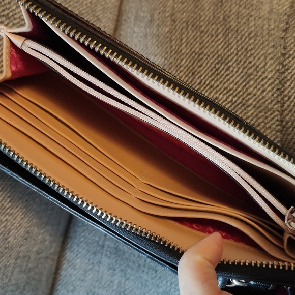 Kate Spade Wristlet Wallet - Picture 5 of 11